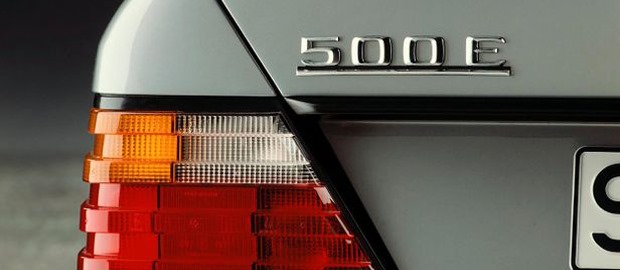 <p>Тридцать три года назад, в 1990 году, Mercedes-Benz представил на Парижском автосалоне свою самую мощную версию бизнес класса, модель 500E.</p>
