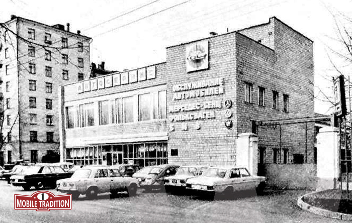 <p>21 НОЯБРЯ 1975 года в Москве открылась совместная мастерская Daimler Benz, VW и BMW. На фотографии: менеджер по экспорту Фольксваген Варкано, менеджер по экспорту BMW Винклер, член правления Хоппе, менеджер по экспорту Daimler Benz и мэр Москвы Промыслов.</p>
