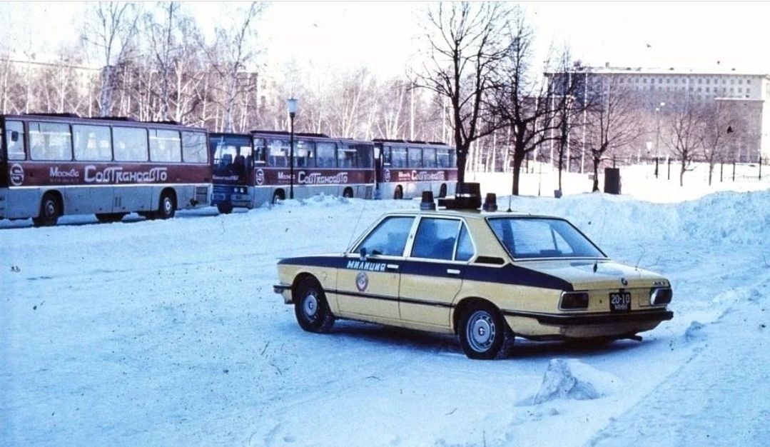 <p>В настоящее время компания BMW представлена ​​в советской столице восемью BMW 5 серии, четырьмя с двухлитровыми моторами и четырьмя с трехлитровыми и 30 мотоциклами в полицейской версии для российских ведомств.</p>
