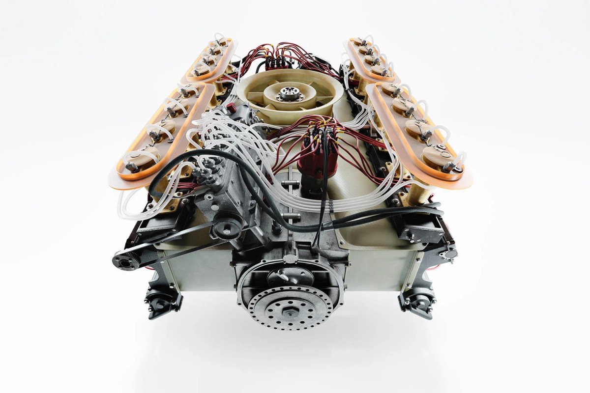 <p>Лондонская компания INK создала «Mezger 16» — шестнадцатицилиндровый двигатель прототипа Porsche 917 1970 года</p>
