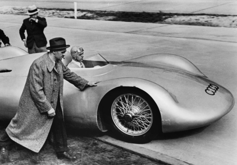 <p>Монструозные двигатели V16 от Auto Union.</p>
