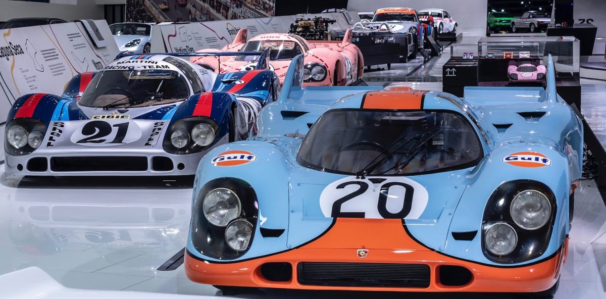 <p>Яркие наклейки и окраска — такая же неотъемлемая часть Porsche Motorsport, как и оппозитный двигатель. В этом материале мы вспоминаем Top 5 исторических цветовых различных моделей Porsche 917.</p>
